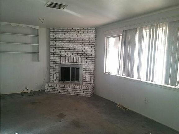 5th image of 304 Clairemont Dr
