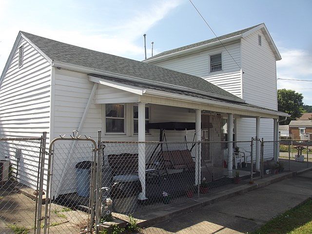 1st image of 301 Walnut St