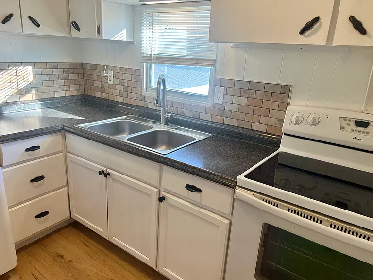 1902 Shady Cove Dr — Photo 3