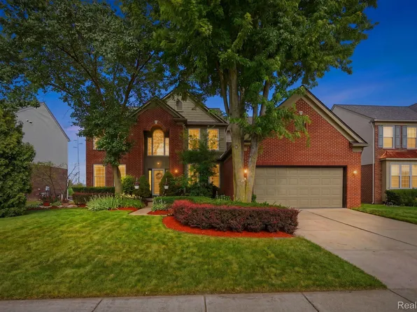50878 Lancelot Dr, Macomb, MI 48044