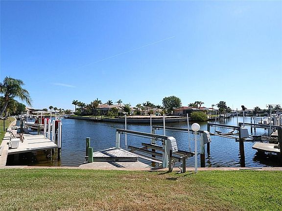 4th image of 3600 Darin Dr