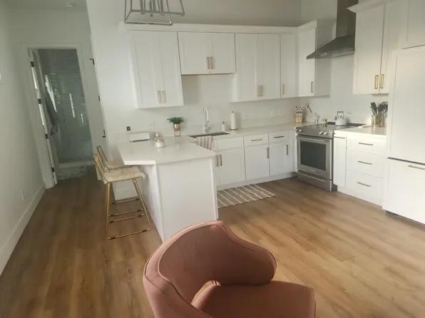 631 Irvine Ave #B, Newport Beach, CA 92663