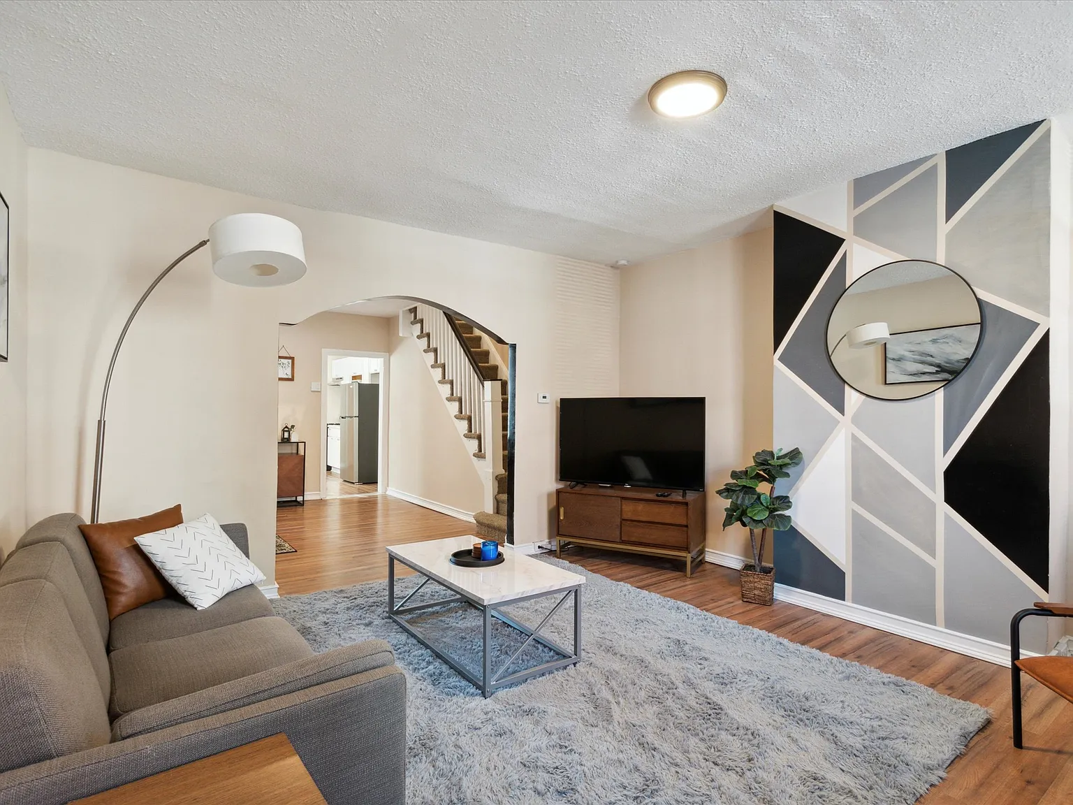3 bed, 1216 sqft, $2,200 — Photo 2