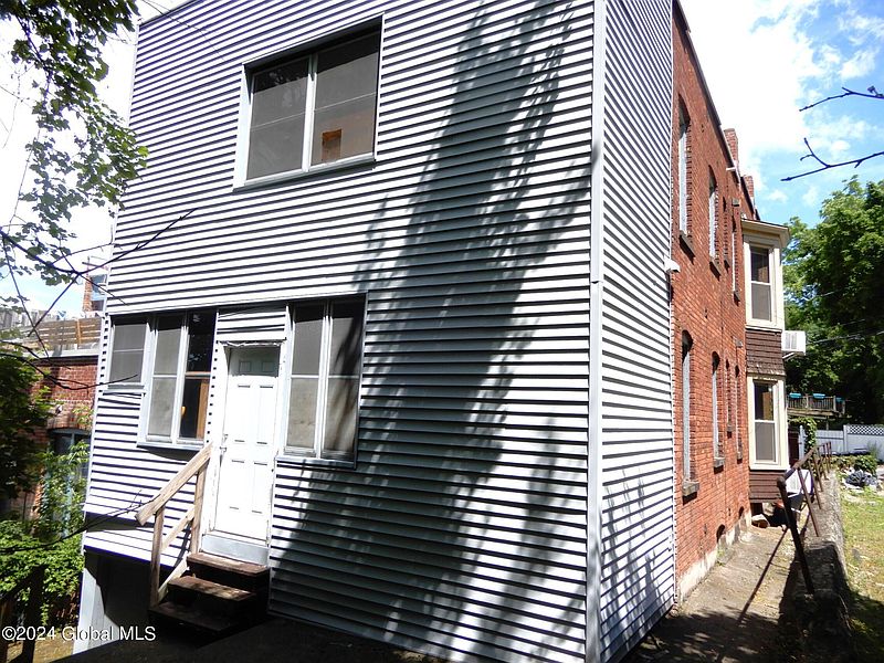 3rd image of 911 Jacob Street