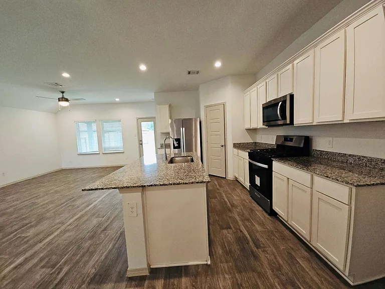6710 Riplee St — Photo 6