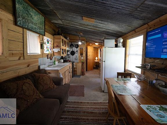 4th image of 232 Celadon St