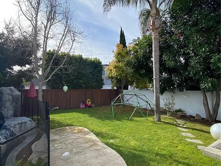 518 Westminster Ave — Photo 15