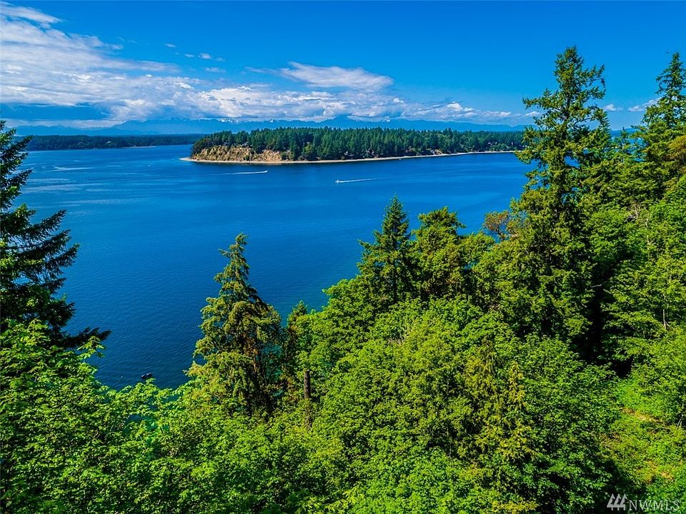 Gorgeous water views from trails leading down to the beach! 