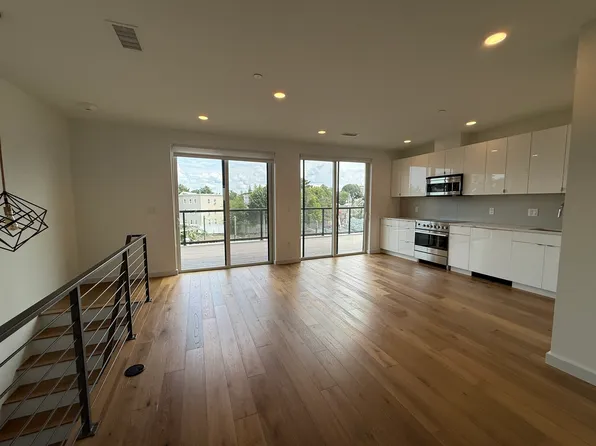 97-99 Elmwood St #312, Cambridge, MA 02140
