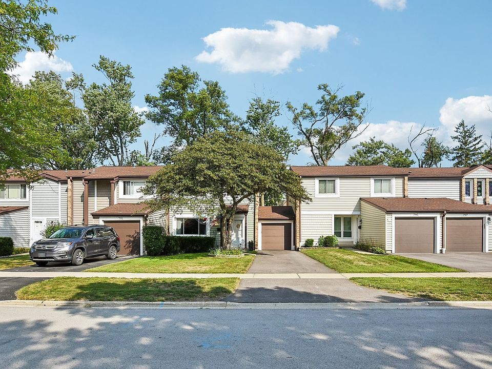 1st image of 793 Lakeside Circle Dr