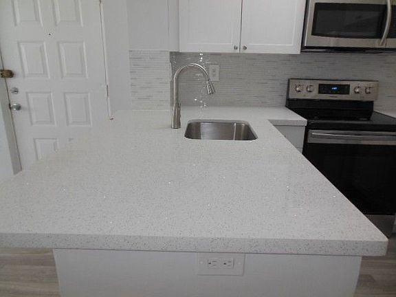 5th image of 718 Executive Center Dr APT 13
