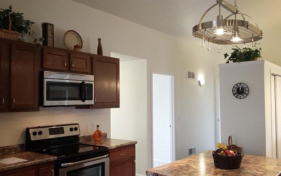 5th image of 402 Willow St