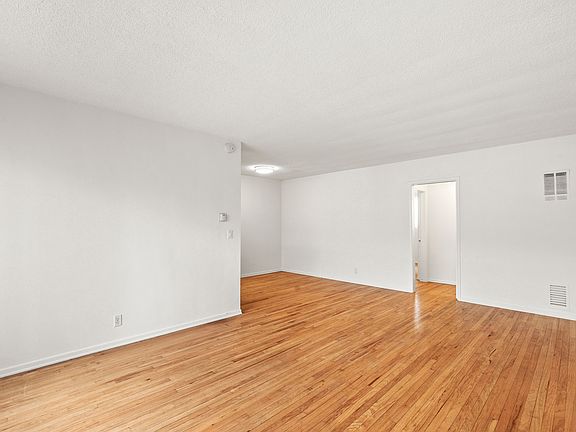 2nd image of 923 N San Vicente Blvd APT 3