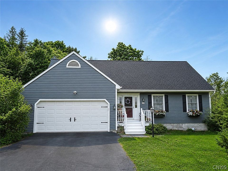 1st image of 12 Gillette Ln