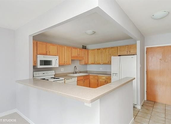 3rd image of 211 E Ohio St Ste 1