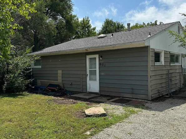 601 SE 34th St, Topeka, KS 66605