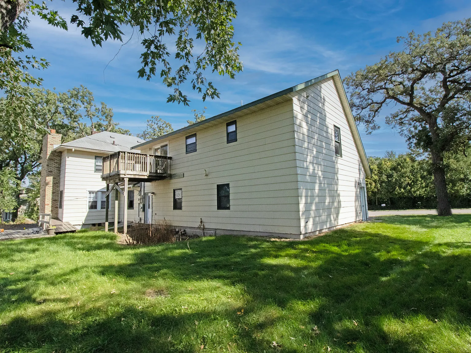 4 bed, 2400 sqft, $1,680 — Photo 3