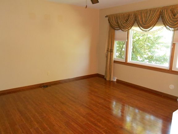 2nd image of 2303 Ashland Dr