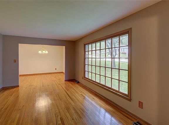 3rd image of 10401 W 91st St