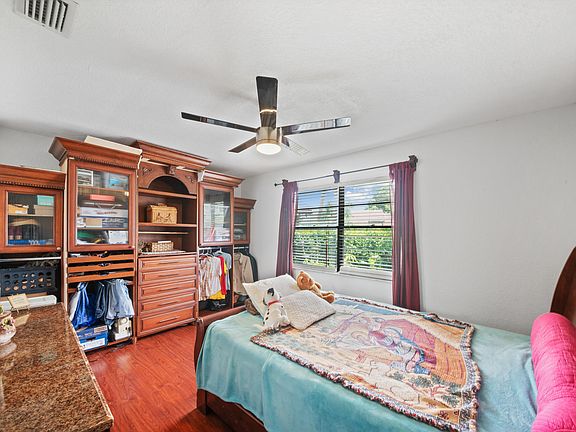 5th image of 4005 Brook Circle E