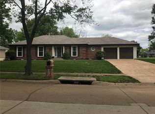 846 Sugar Hill Dr, Ballwin, MO 63021