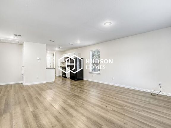 4th image of 1110 E Level St