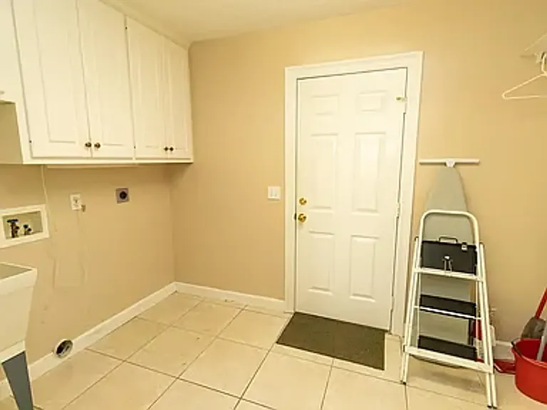 1517 Inverness Rd — Photo 9