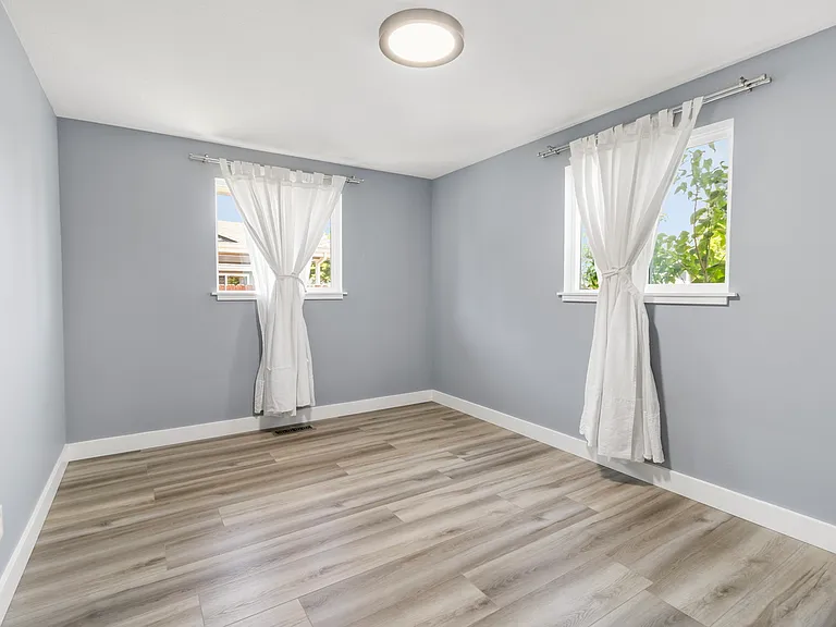 315 Smith Dr — Photo 17