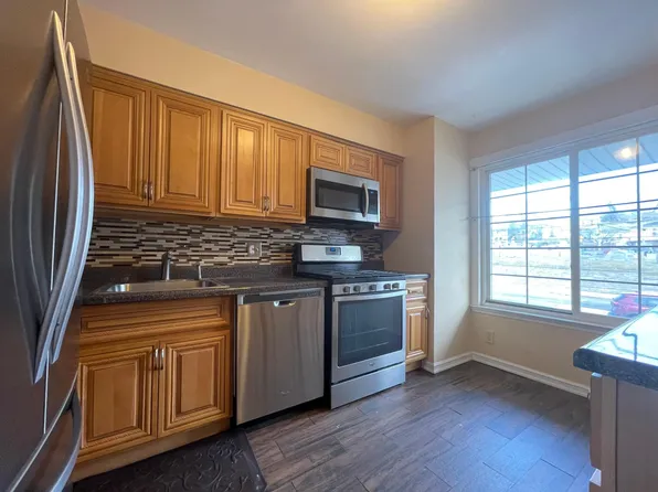 966 Clove Rd, Staten Island, NY 10301