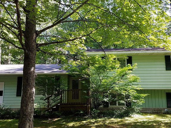 Trilevel home; private