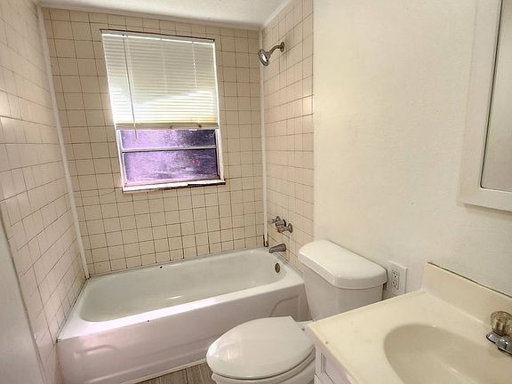 5th image of 3017 Donley St