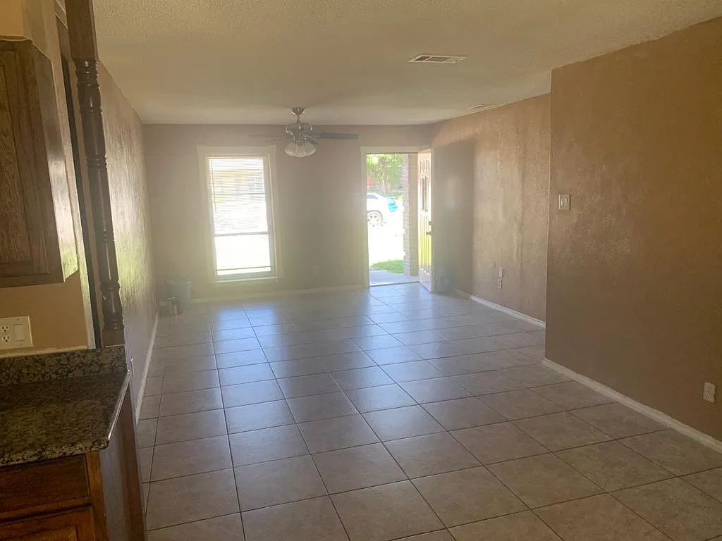 4 bed, 1621 sqft, $2,195 — Photo 2