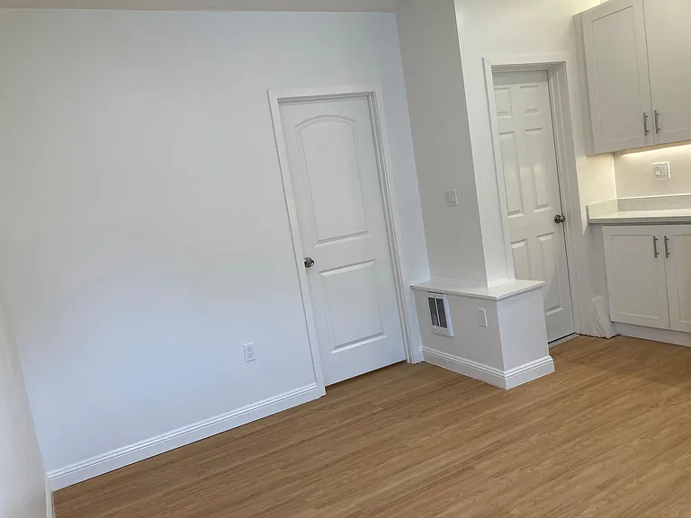 1803 Judah St #A — Photo 4