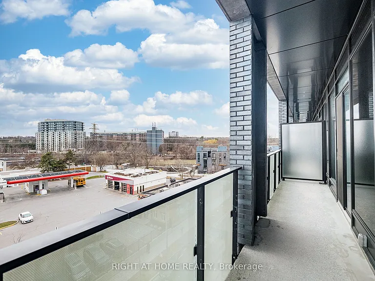 4208 Dundas St W #513 — Photo 32