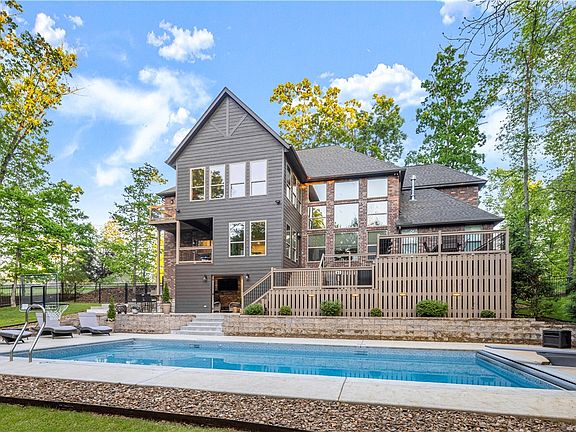 3rd image of 1467 Le Chesnay Dr
