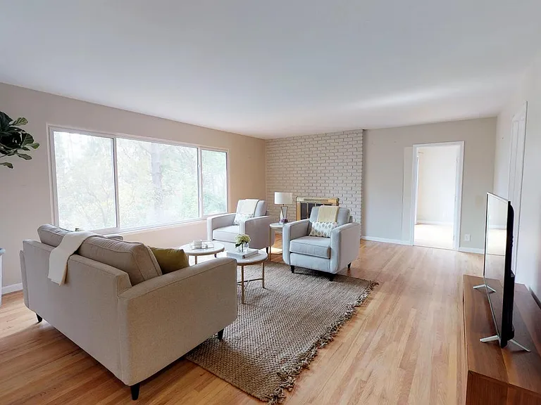 1432 Bel Aire Rd — Photo 4