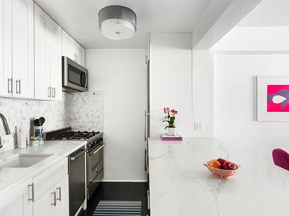 4th image of 60 9th St APT 633