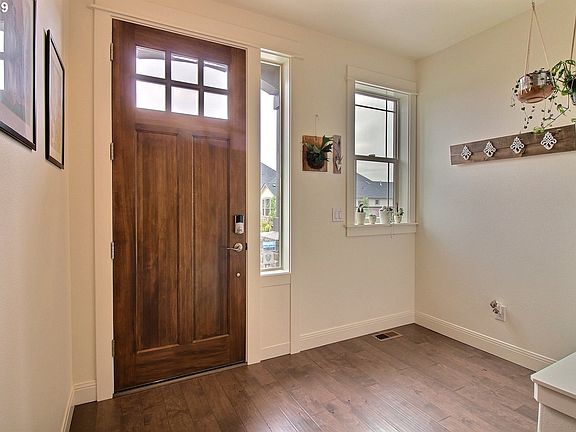3rd image of 1606 NE 153rd Ave