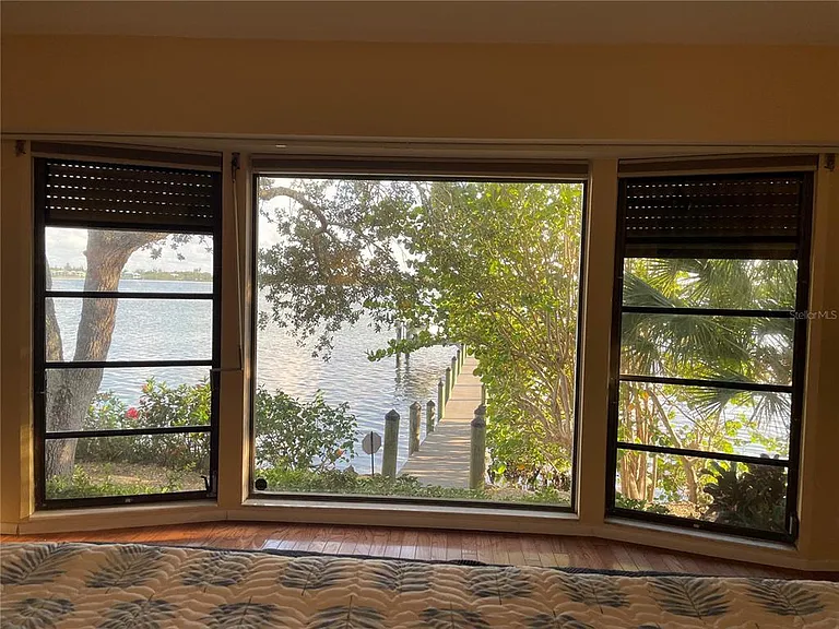 421 Waterside Ln — Photo 25