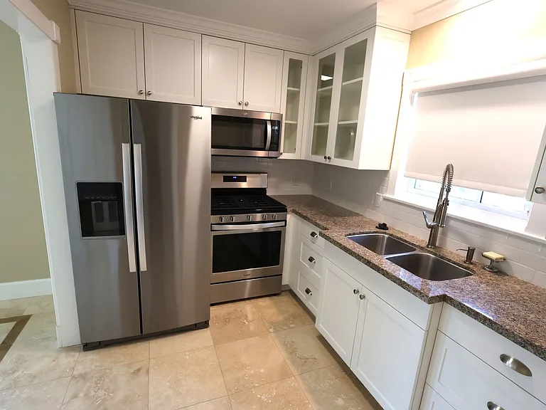 739 W Maple Ave — Photo 2