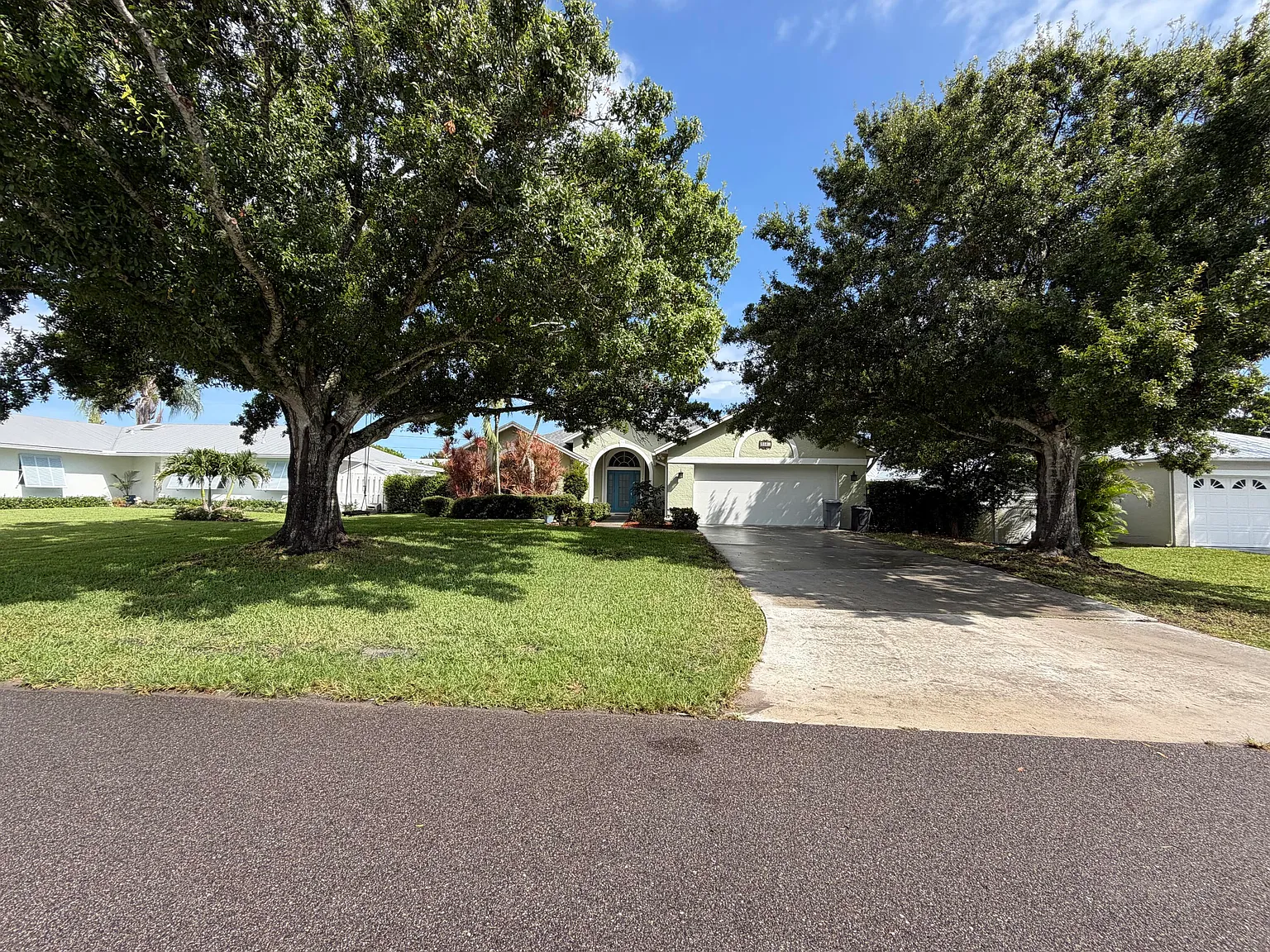 3 bed, 2.0 bath, 1833 sqft, $3,800 — Photo 2