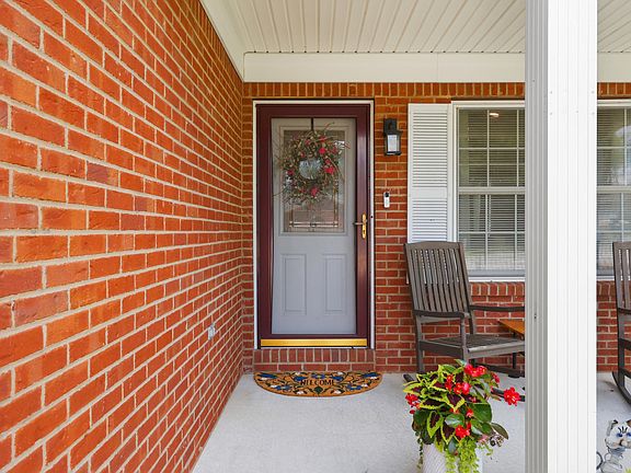 2nd image of 120 Yorkshire Dr