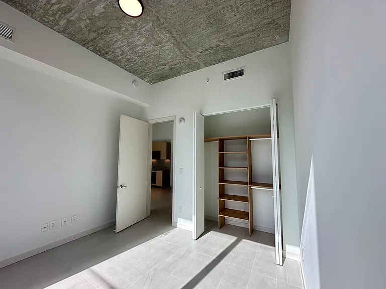 142 NW 31st St #A — Photo 6