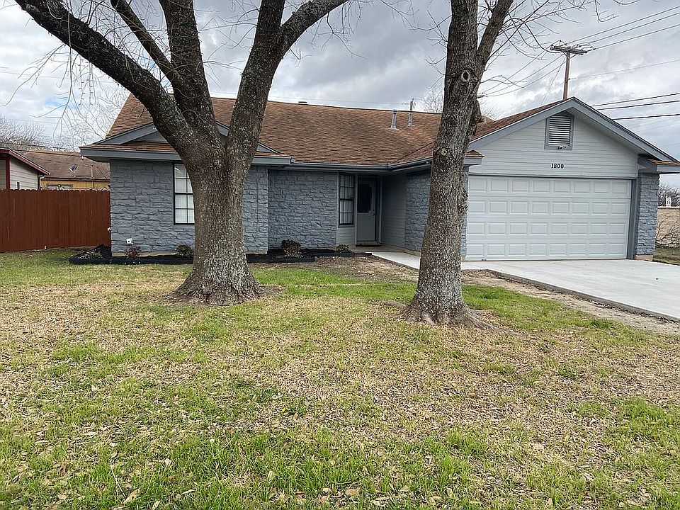 1st image of 1800 Surrey Dr