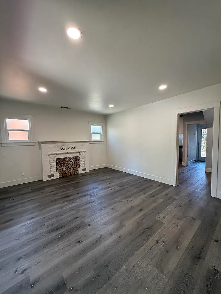 3 bed, 1.5 bath, 1000 sqft, $2,800 — Photo 3