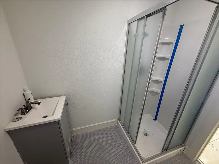 5914 Cullen Blvd — Photo 4