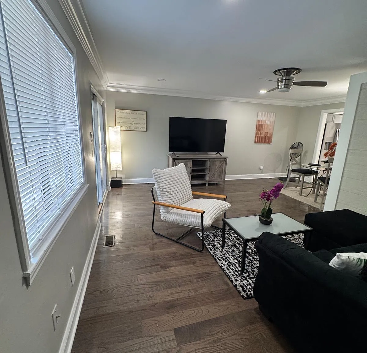 3 bed, 1865 sqft, $2,400 — Photo 1