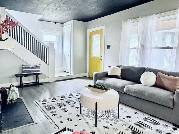 3rd image of 332 N Garland Ave