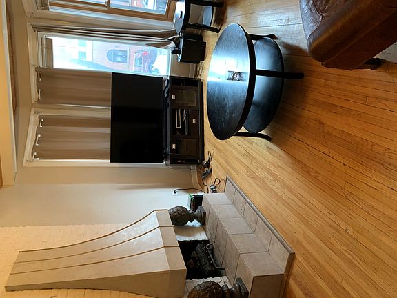 2nd image of 932 W Montana St APT 1