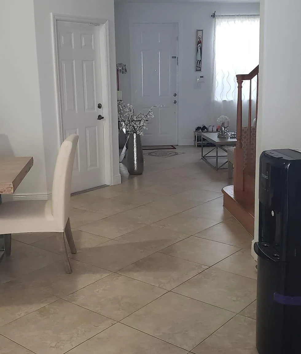 4 bed, 2.5 bath, 1894 sqft, $3,500 — Photo 4